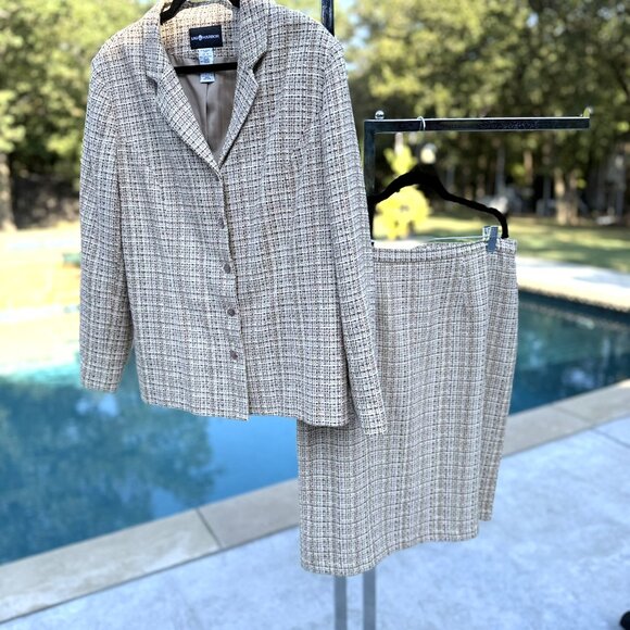 Brown and Tan Sag Harbor 2 Piece Suit-Skirt Set. Size 14 - Picture 3 of 4